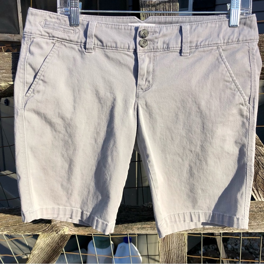 American Eagle Outfitters preppy gray shorts